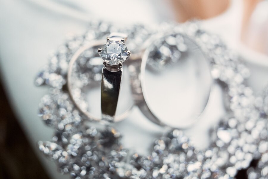 Nhẫn cưới kim cương 